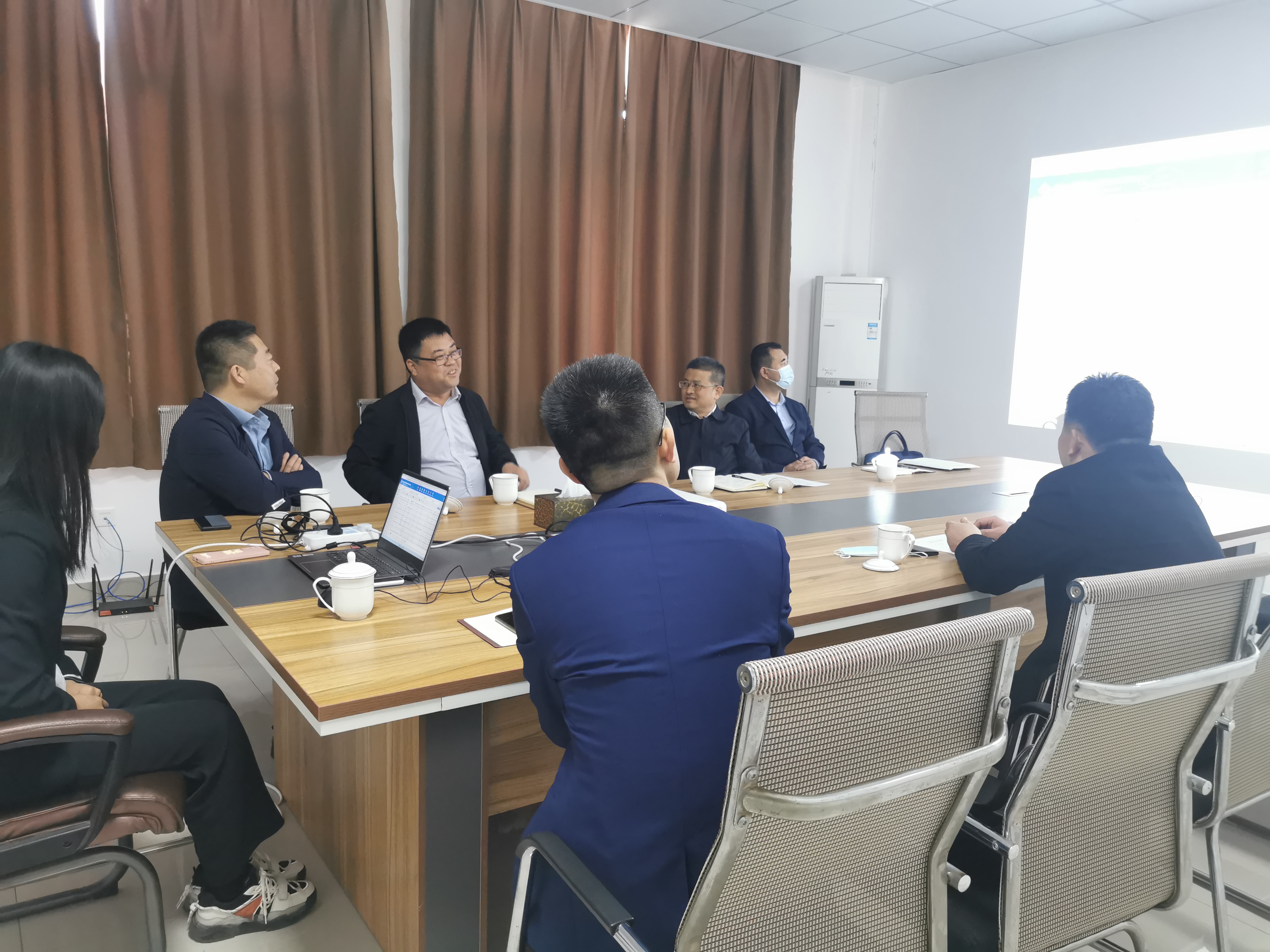 高密市政協黨組書記、主席王永亮到宇浩科技調研指導